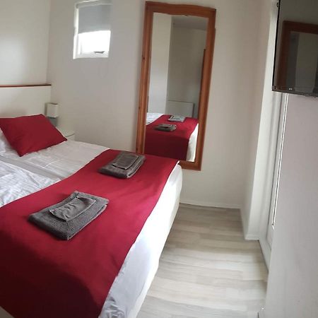 Apotek Guesthouse Хофн Экстерьер фото