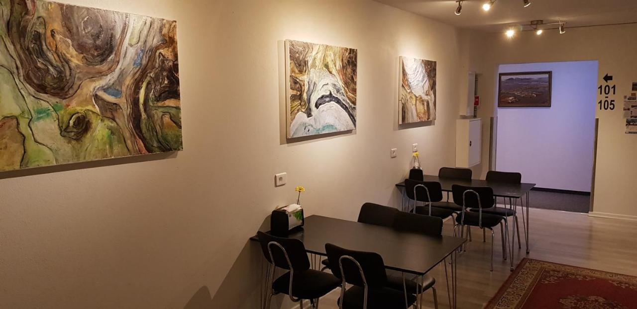 Apotek Guesthouse Хофн Экстерьер фото