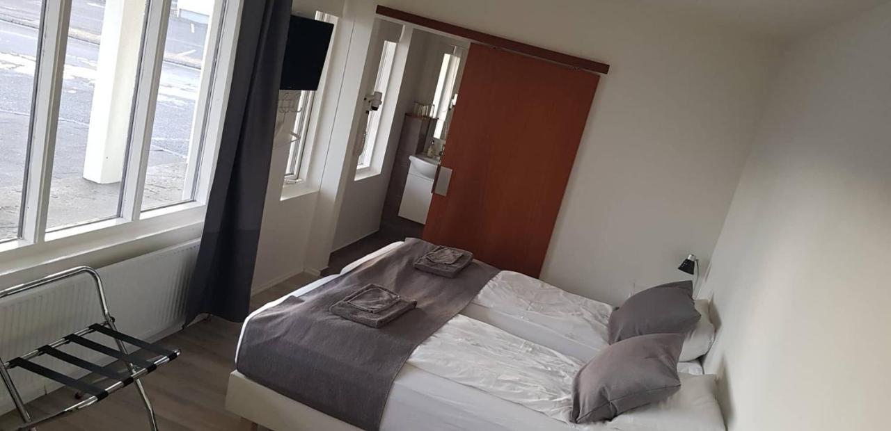 Apotek Guesthouse Хофн Экстерьер фото