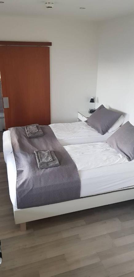Apotek Guesthouse Хофн Экстерьер фото