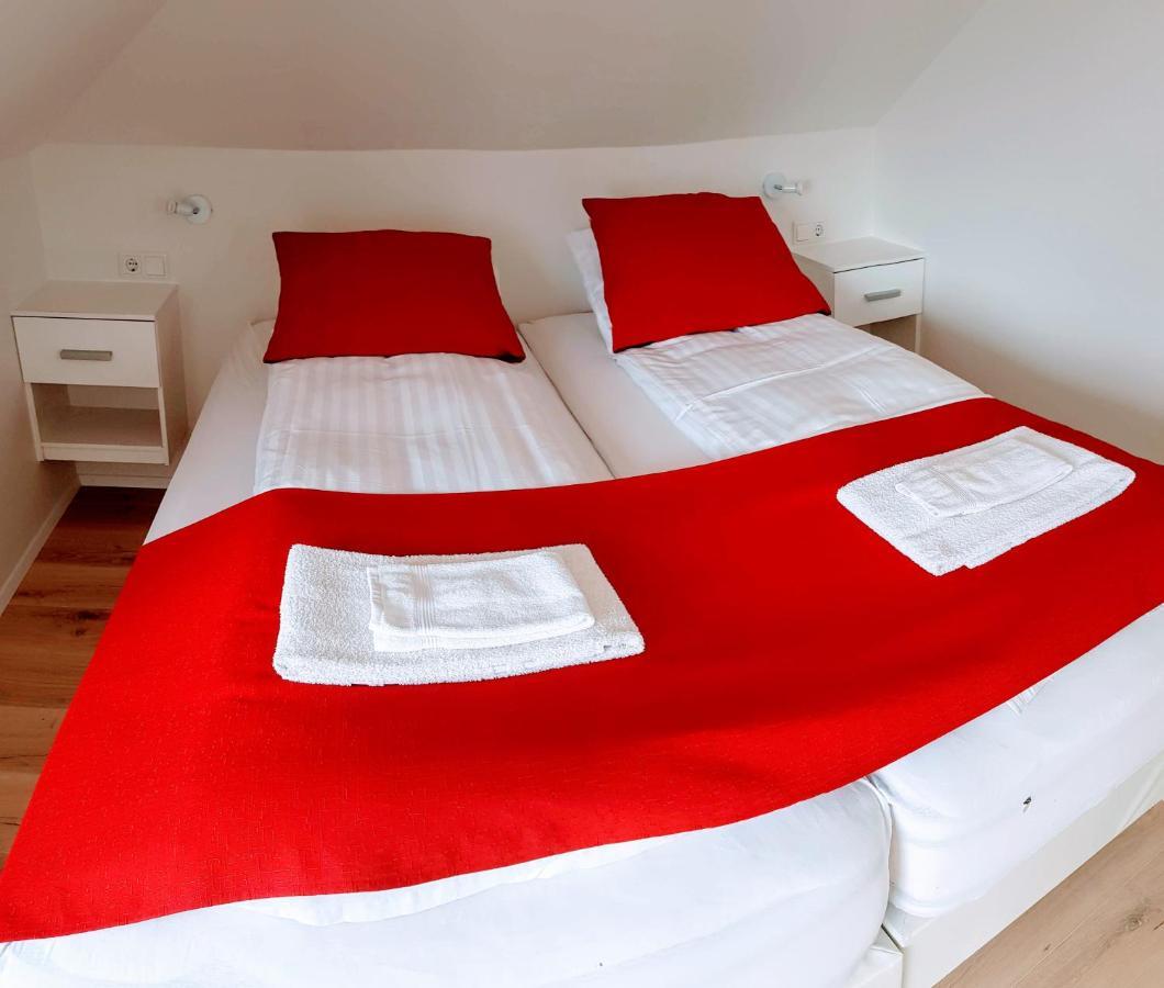Apotek Guesthouse Хофн Экстерьер фото