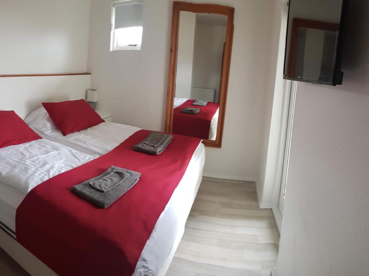 Apotek Guesthouse Хофн Экстерьер фото
